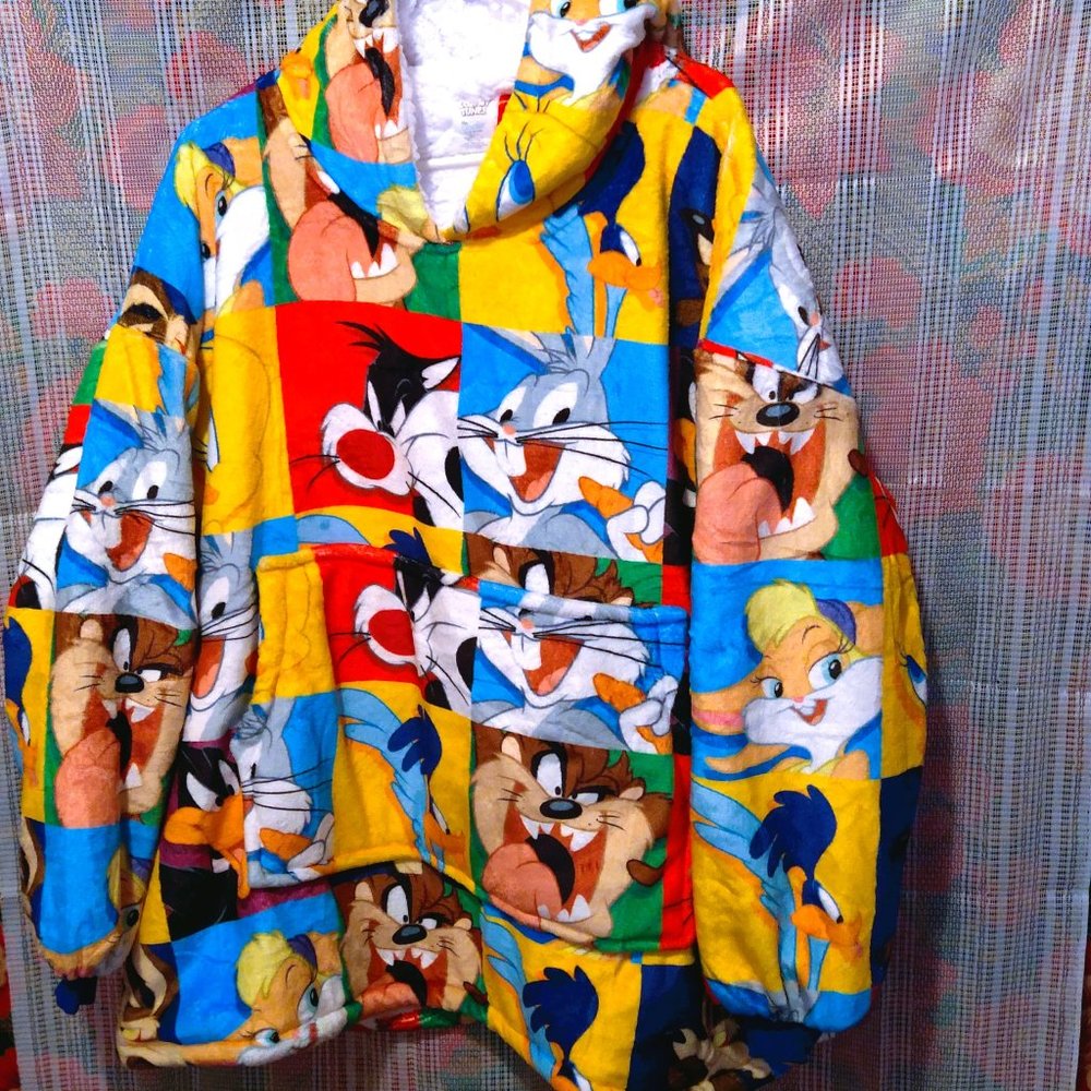 The Oodie Looney Tunes Hooded Wearable Blanket Nightwear Kid's Size 4-13